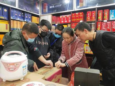 米易縣市場監(jiān)督管理局聯(lián)合打擊侵權(quán)假冒專項行動，規(guī)范代理代辦市場秩序